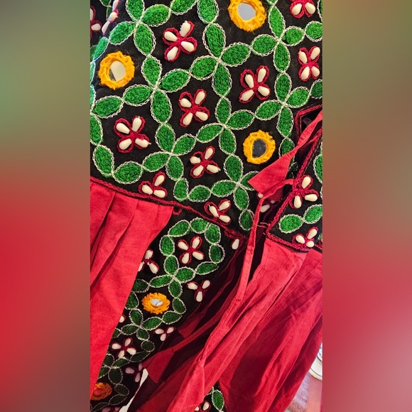 Embroidered Afghan Kachchh Kala Kochi Red and Green Mirror Top dress Kadiya - Picture 8 of 8